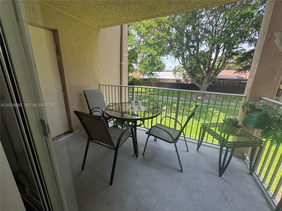 For Sale: $315,000 (2 beds, 2 baths, 1075 Square Feet)