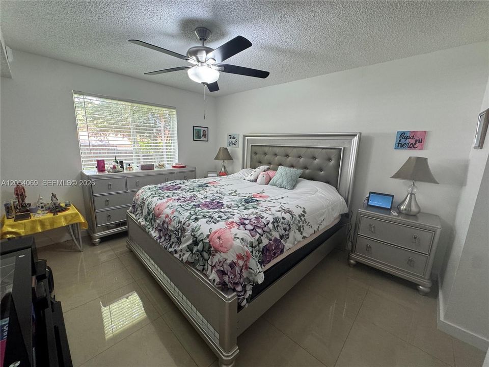 For Sale: $315,000 (2 beds, 2 baths, 1075 Square Feet)