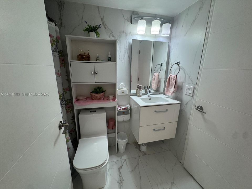 For Sale: $315,000 (2 beds, 2 baths, 1075 Square Feet)