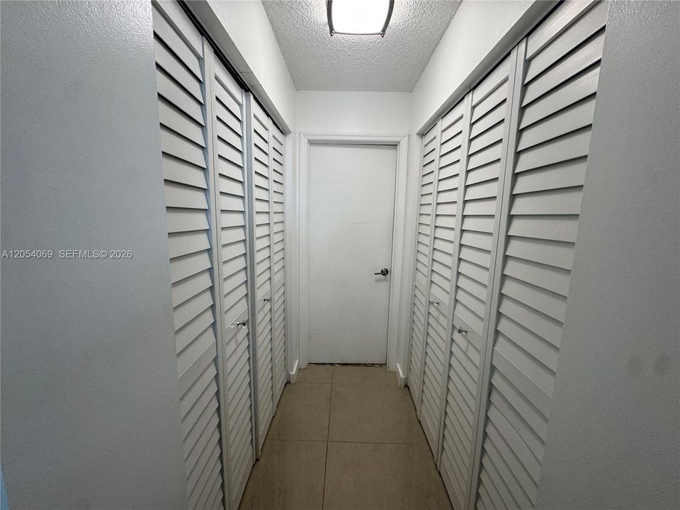 For Sale: $315,000 (2 beds, 2 baths, 1075 Square Feet)