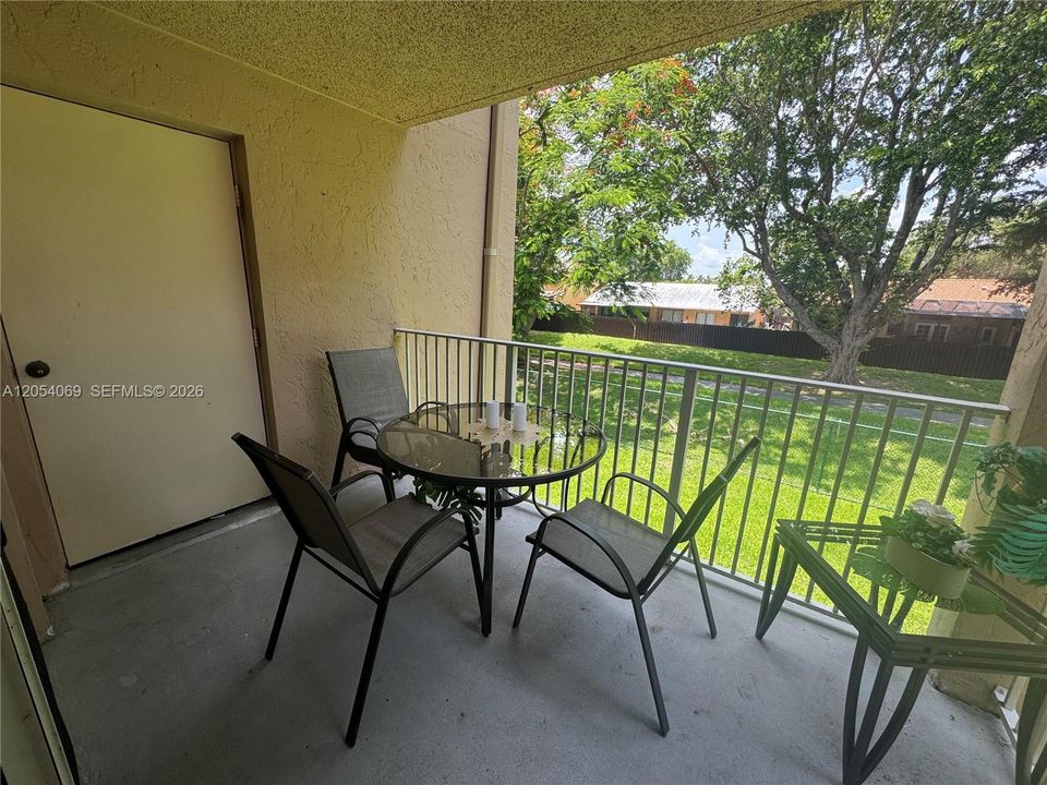 For Sale: $315,000 (2 beds, 2 baths, 1075 Square Feet)