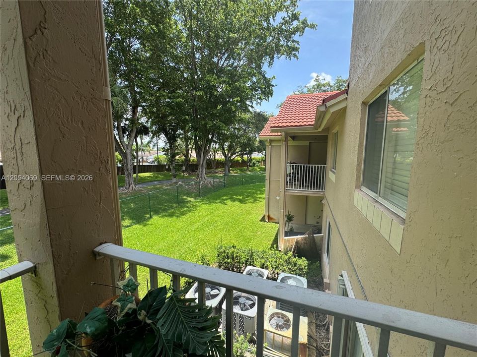 For Sale: $315,000 (2 beds, 2 baths, 1075 Square Feet)