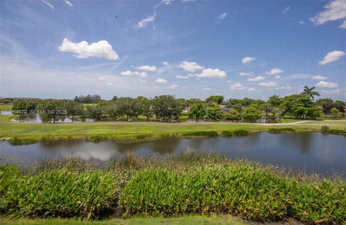 For Sale: $199,000 (2 beds, 2 baths, 871 Square Feet)