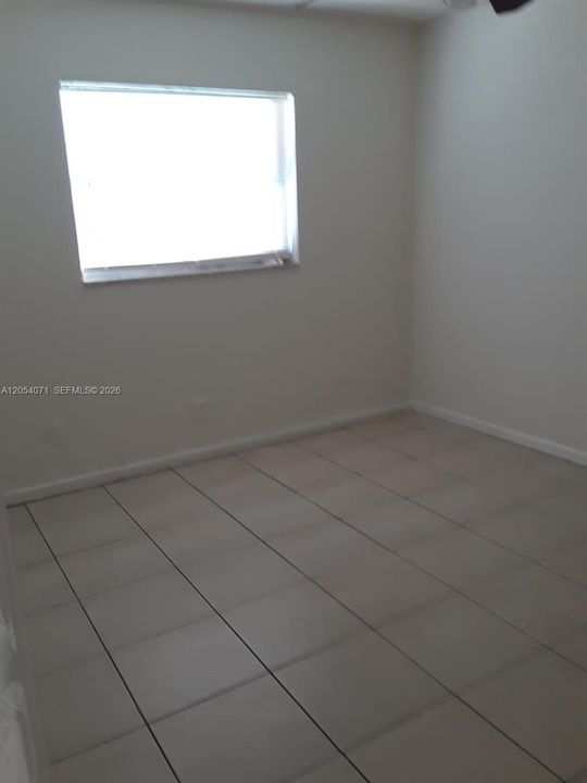Active With Contract: $1,750 (2 beds, 1 baths, 829 Square Feet)