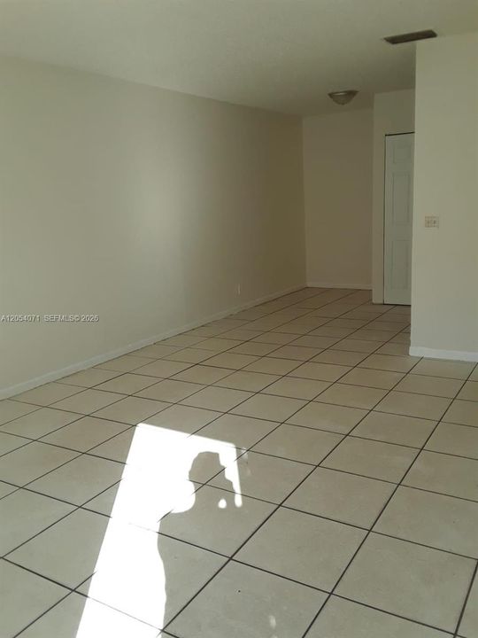 Active With Contract: $1,750 (2 beds, 1 baths, 829 Square Feet)