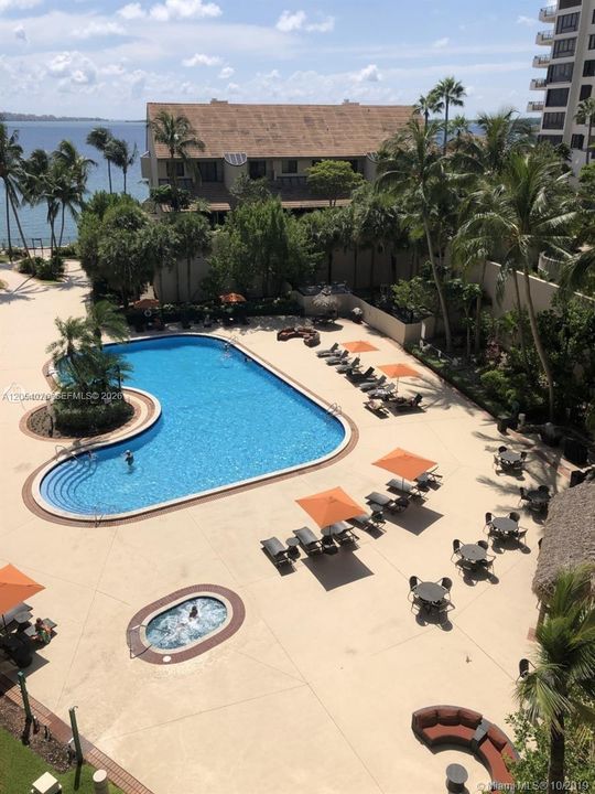 For Rent: $2,700 (1 beds, 1 baths, 650 Square Feet)