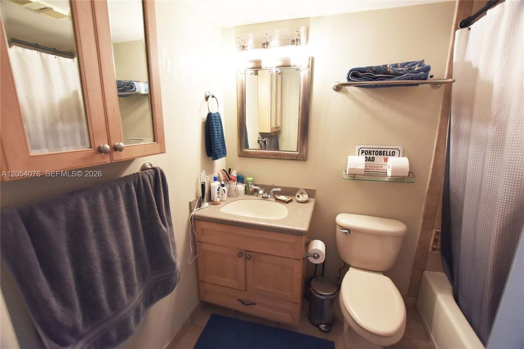 For Rent: $2,700 (1 beds, 1 baths, 650 Square Feet)