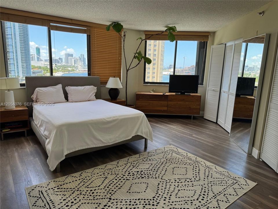 For Rent: $2,700 (1 beds, 1 baths, 650 Square Feet)