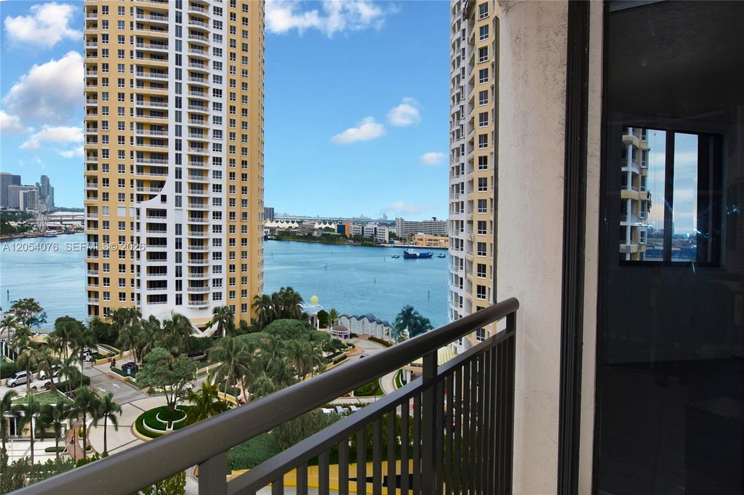 For Rent: $2,700 (1 beds, 1 baths, 650 Square Feet)