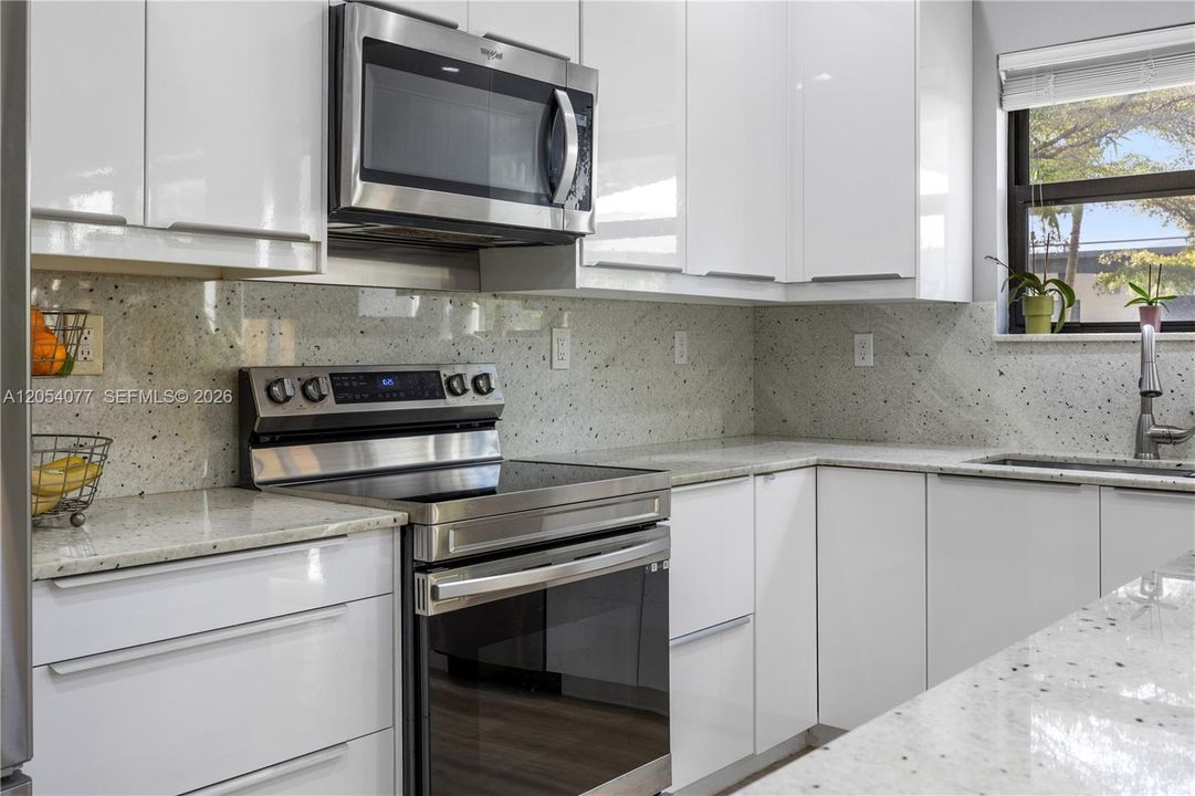 На продажу: $670,000 (3 спален, 2 ванн, 1808 Квадратных фут)