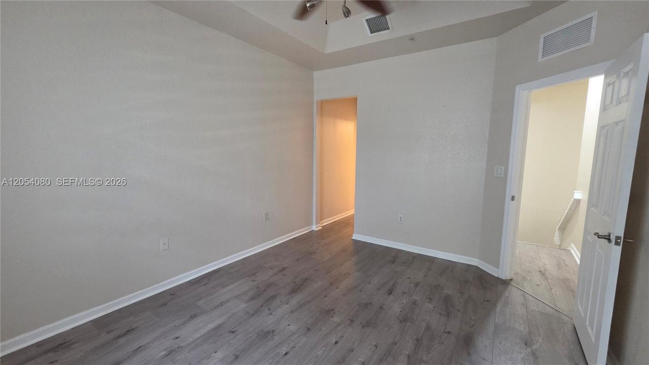 В аренду: $2,600 (2 спален, 2 ванн, 1121 Квадратных фут)