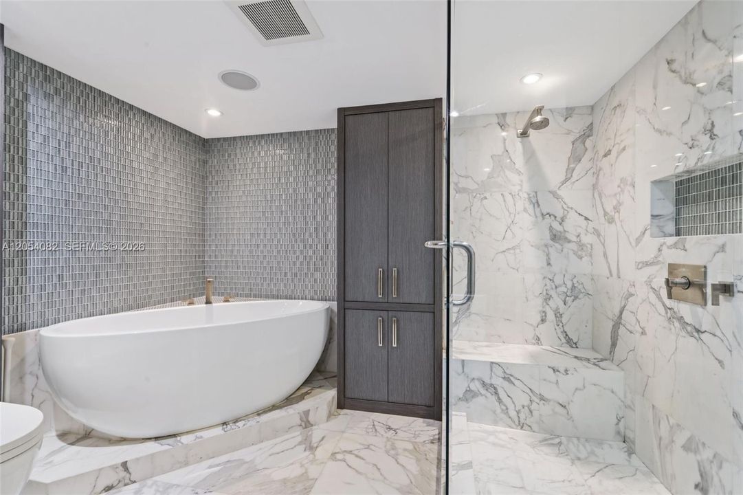 En Venta: $3,000,000 (3 camas, 3 baños, 2606 Pies cuadrados)
