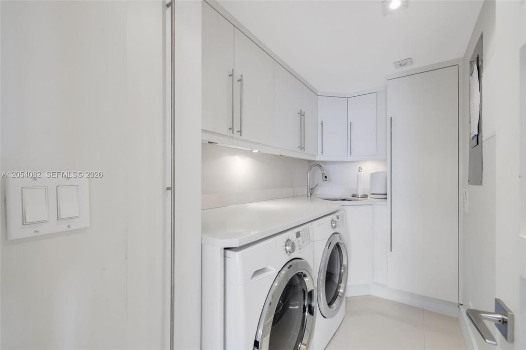 En Venta: $3,000,000 (3 camas, 3 baños, 2606 Pies cuadrados)