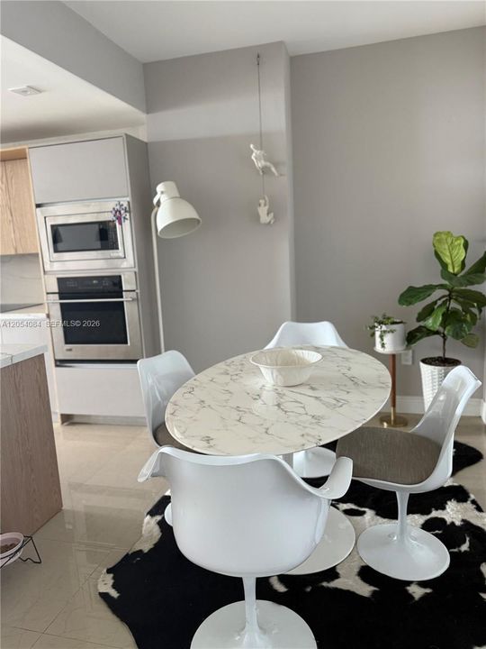 В аренду: $4,900 (2 спален, 2 ванн, 1107 Квадратных фут)