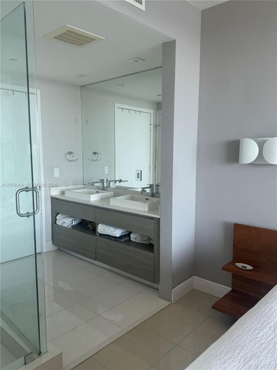 В аренду: $4,900 (2 спален, 2 ванн, 1107 Квадратных фут)