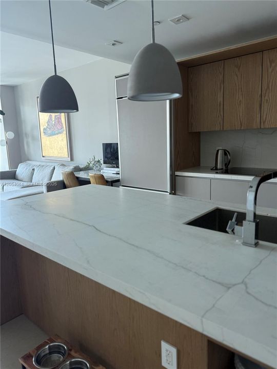 В аренду: $4,900 (2 спален, 2 ванн, 1107 Квадратных фут)