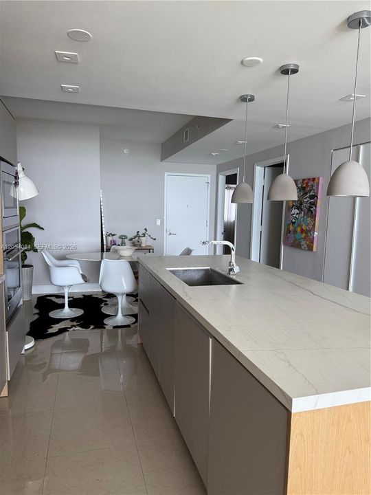 В аренду: $4,900 (2 спален, 2 ванн, 1107 Квадратных фут)