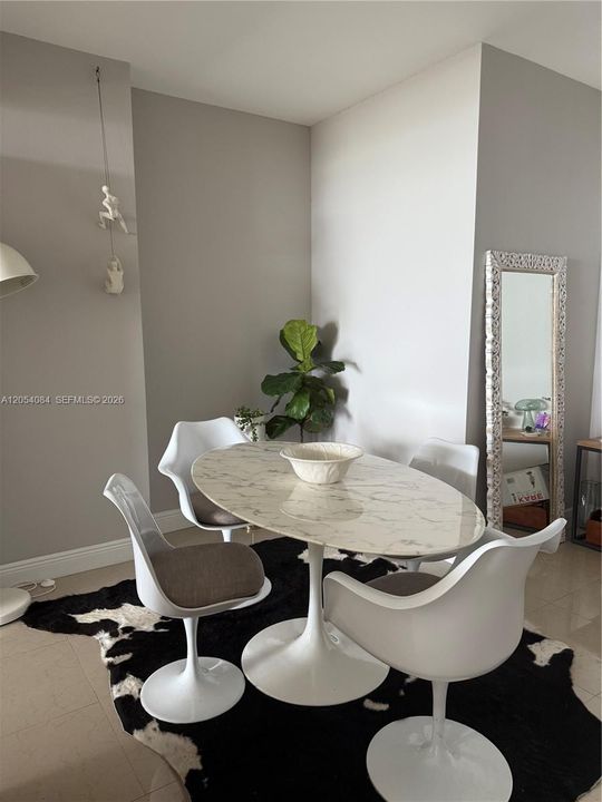 В аренду: $4,900 (2 спален, 2 ванн, 1107 Квадратных фут)