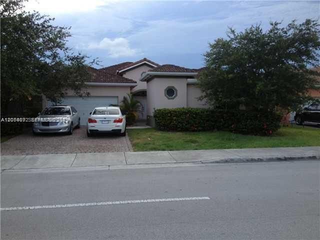 For Rent: $3,900 (4 beds, 3 baths, 2746 Square Feet)