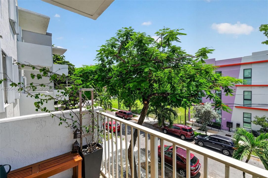 En Venta: $305,000 (2 camas, 2 baños, 865 Pies cuadrados)
