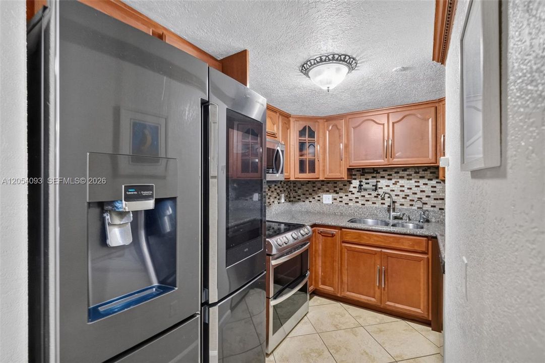 En Venta: $305,000 (2 camas, 2 baños, 865 Pies cuadrados)