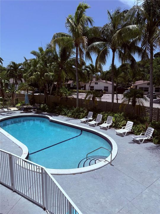For Sale: $210,000 (2 beds, 1 baths, 740 Square Feet)