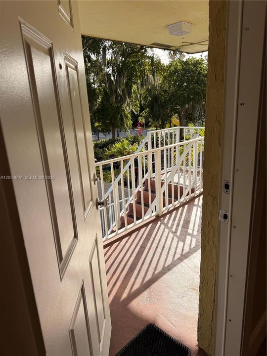 For Sale: $210,000 (2 beds, 1 baths, 740 Square Feet)