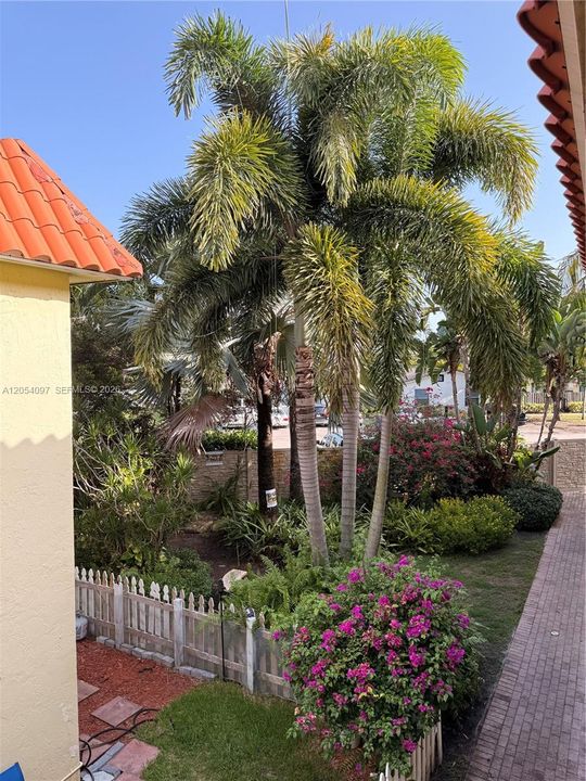 For Sale: $210,000 (2 beds, 1 baths, 740 Square Feet)