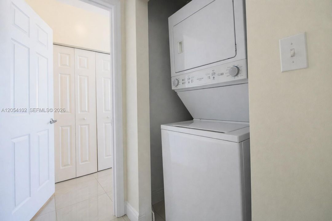 В аренду: $3,400 (3 спален, 2 ванн, 1482 Квадратных фут)