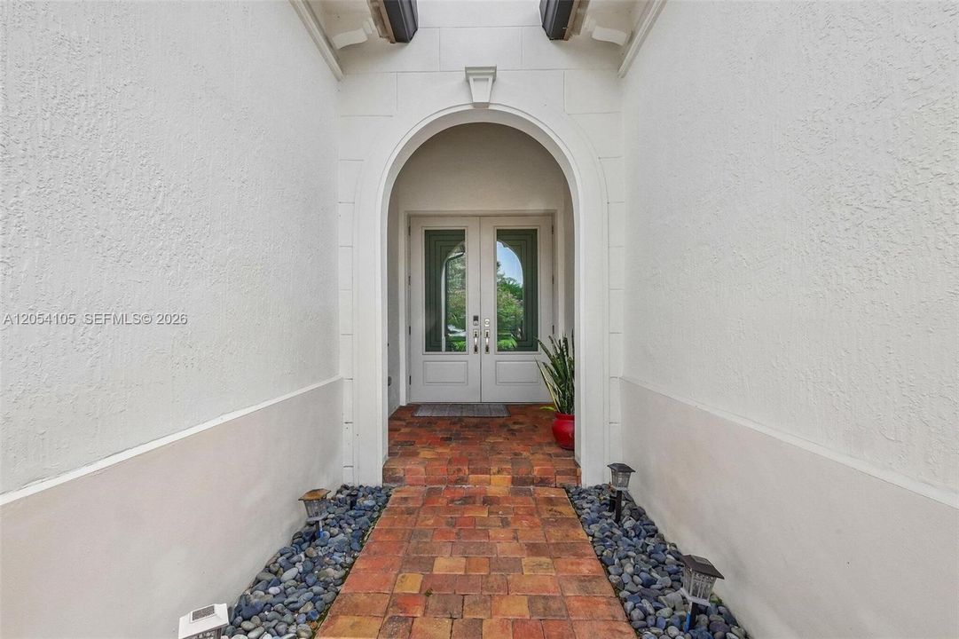 For Sale: $925,000 (3 beds, 2 baths, 2421 Square Feet)