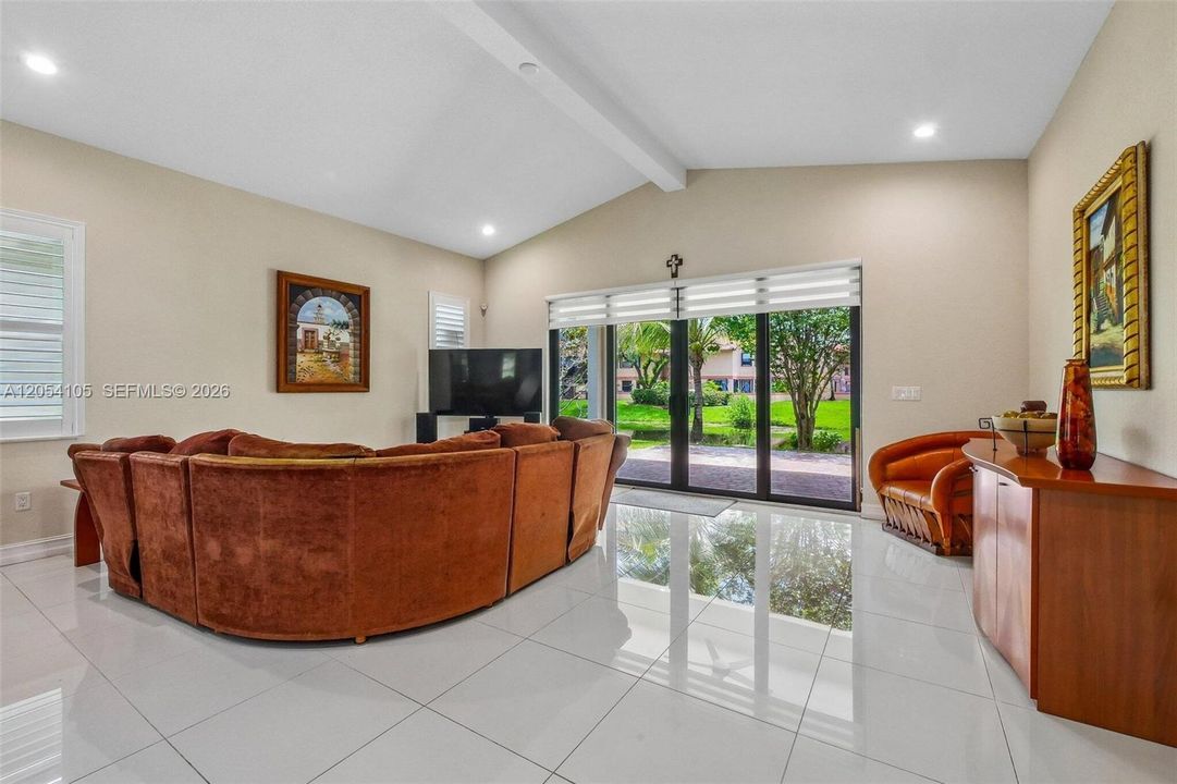 For Sale: $925,000 (3 beds, 2 baths, 2421 Square Feet)