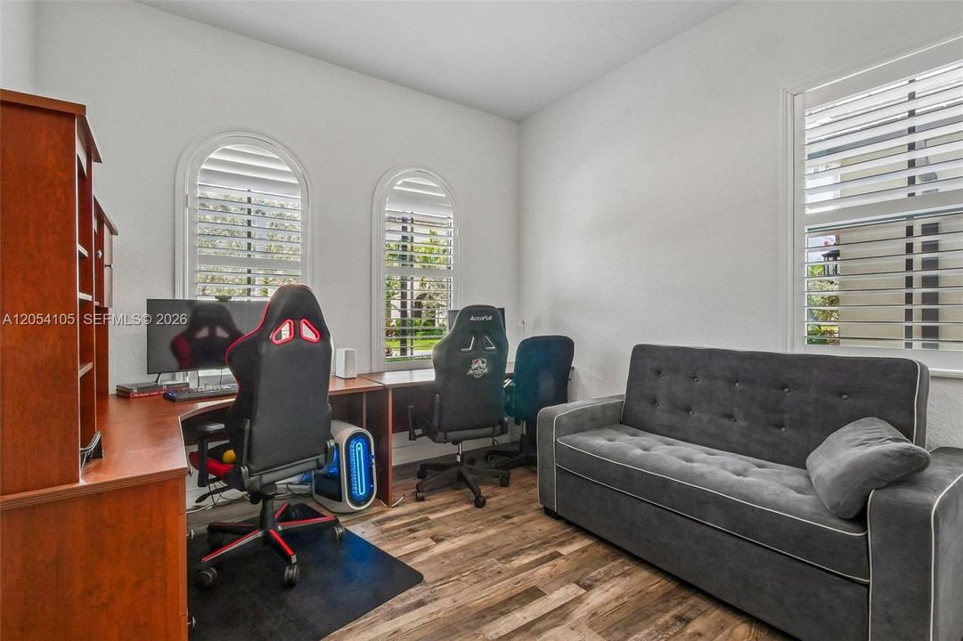 For Sale: $925,000 (3 beds, 2 baths, 2421 Square Feet)