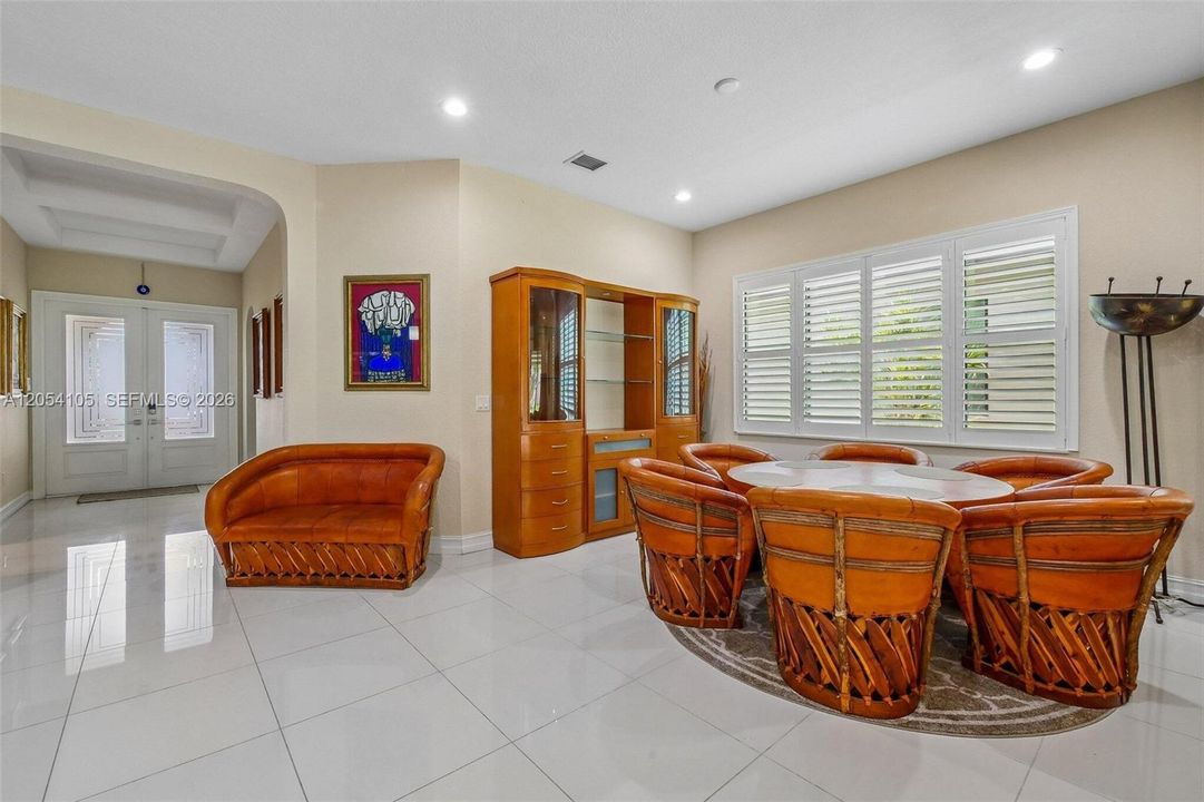 For Sale: $925,000 (3 beds, 2 baths, 2421 Square Feet)