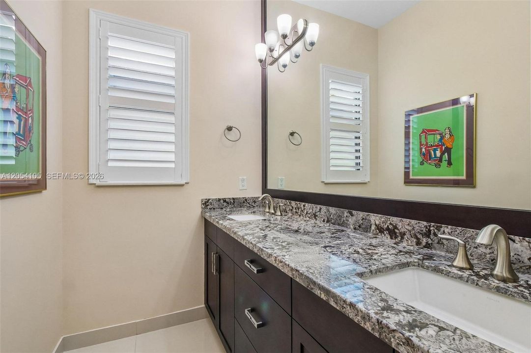 For Sale: $925,000 (3 beds, 2 baths, 2421 Square Feet)