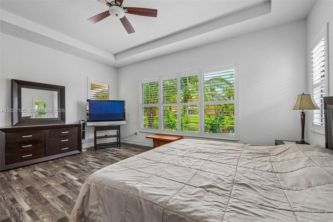 For Sale: $925,000 (3 beds, 2 baths, 2421 Square Feet)