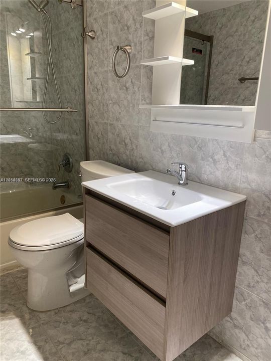 На продажу: $230,000 (1 спален, 1 ванн, 700 Квадратных фут)