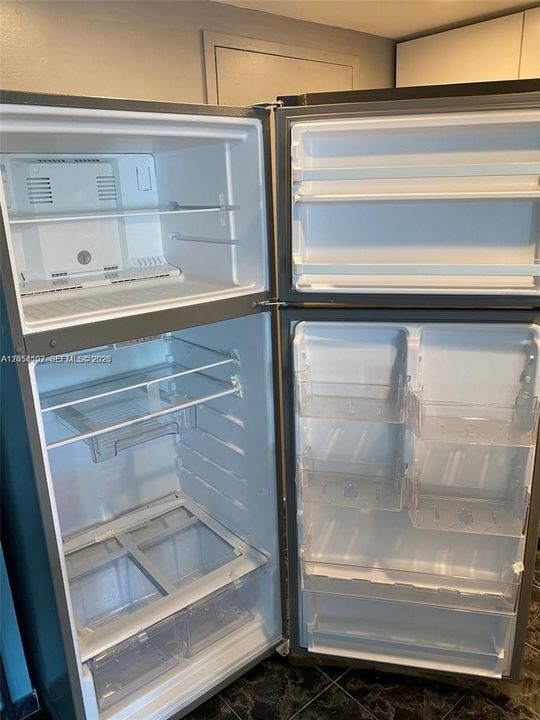 На продажу: $230,000 (1 спален, 1 ванн, 700 Квадратных фут)