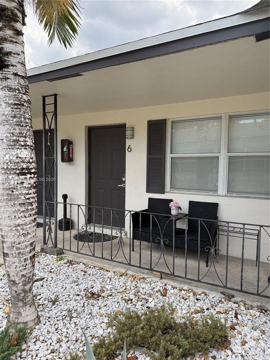 В аренду: $2,000 (1 спален, 1 ванн, 5300 Квадратных фут)