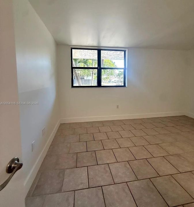 For Rent: $1,950 (1 beds, 1 baths, 773 Square Feet)
