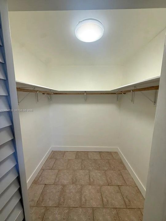 For Rent: $1,950 (1 beds, 1 baths, 773 Square Feet)