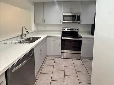 For Rent: $1,950 (1 beds, 1 baths, 773 Square Feet)