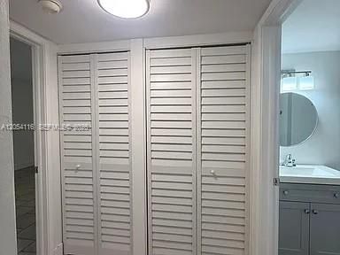 For Rent: $1,950 (1 beds, 1 baths, 773 Square Feet)