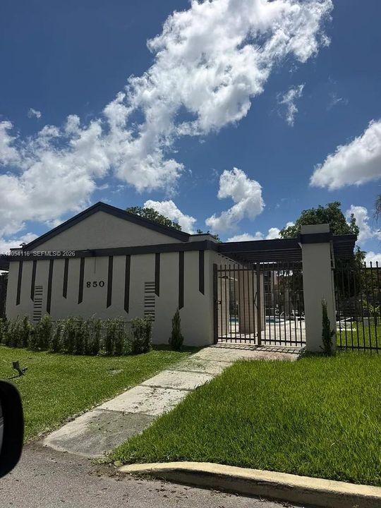For Rent: $1,950 (1 beds, 1 baths, 773 Square Feet)