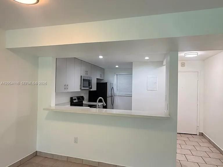 For Rent: $1,950 (1 beds, 1 baths, 773 Square Feet)