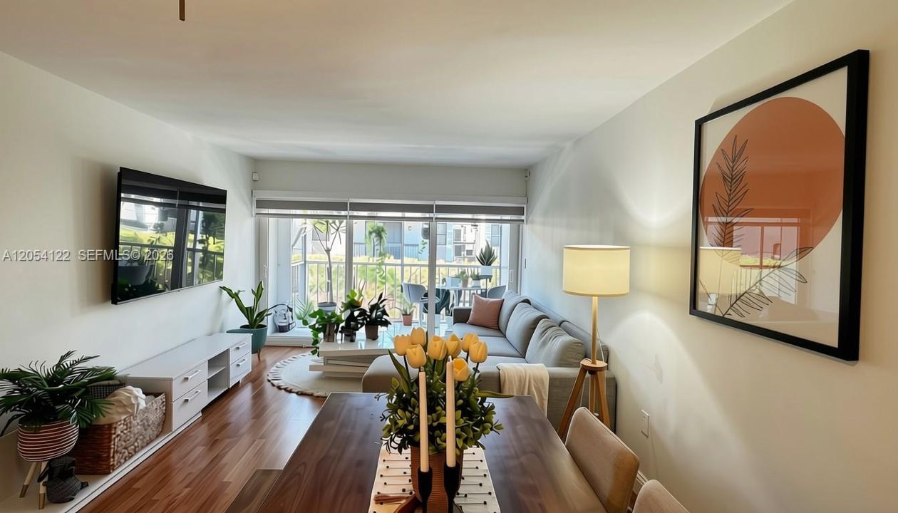 На продажу: $214,500 (2 спален, 2 ванн, 930 Квадратных фут)