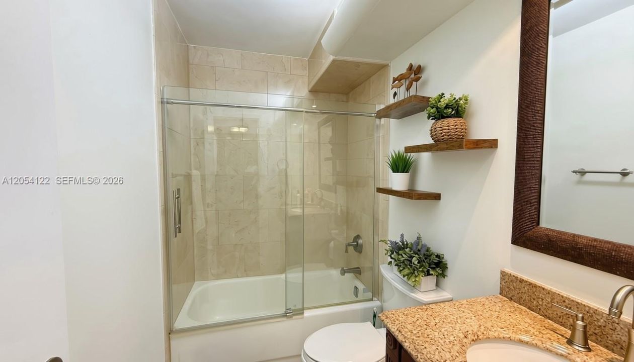 На продажу: $214,500 (2 спален, 2 ванн, 930 Квадратных фут)