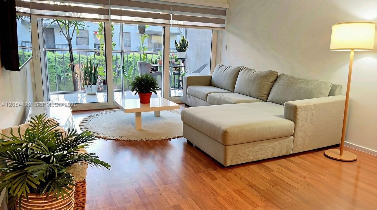 На продажу: $214,500 (2 спален, 2 ванн, 930 Квадратных фут)