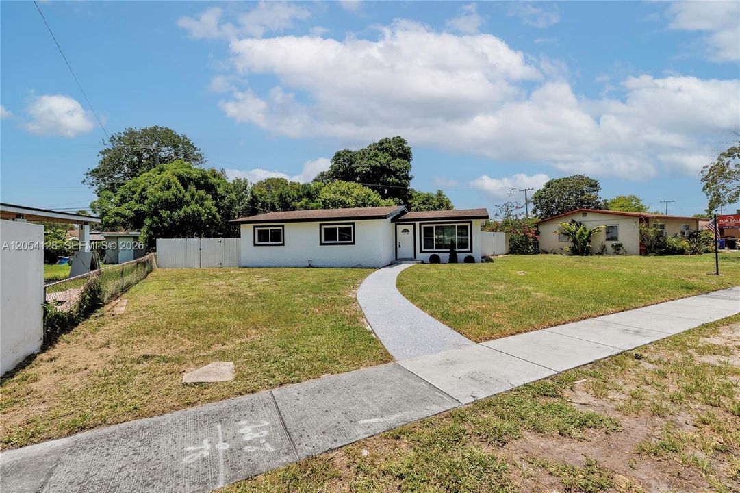 En Venta: $459,900 (3 camas, 2 baños, 1116 Pies cuadrados)
