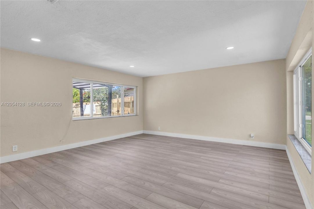 En Venta: $459,900 (3 camas, 2 baños, 1116 Pies cuadrados)