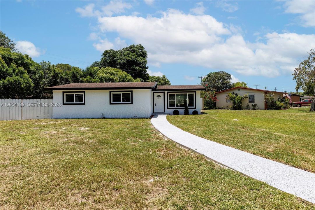 En Venta: $459,900 (3 camas, 2 baños, 1116 Pies cuadrados)